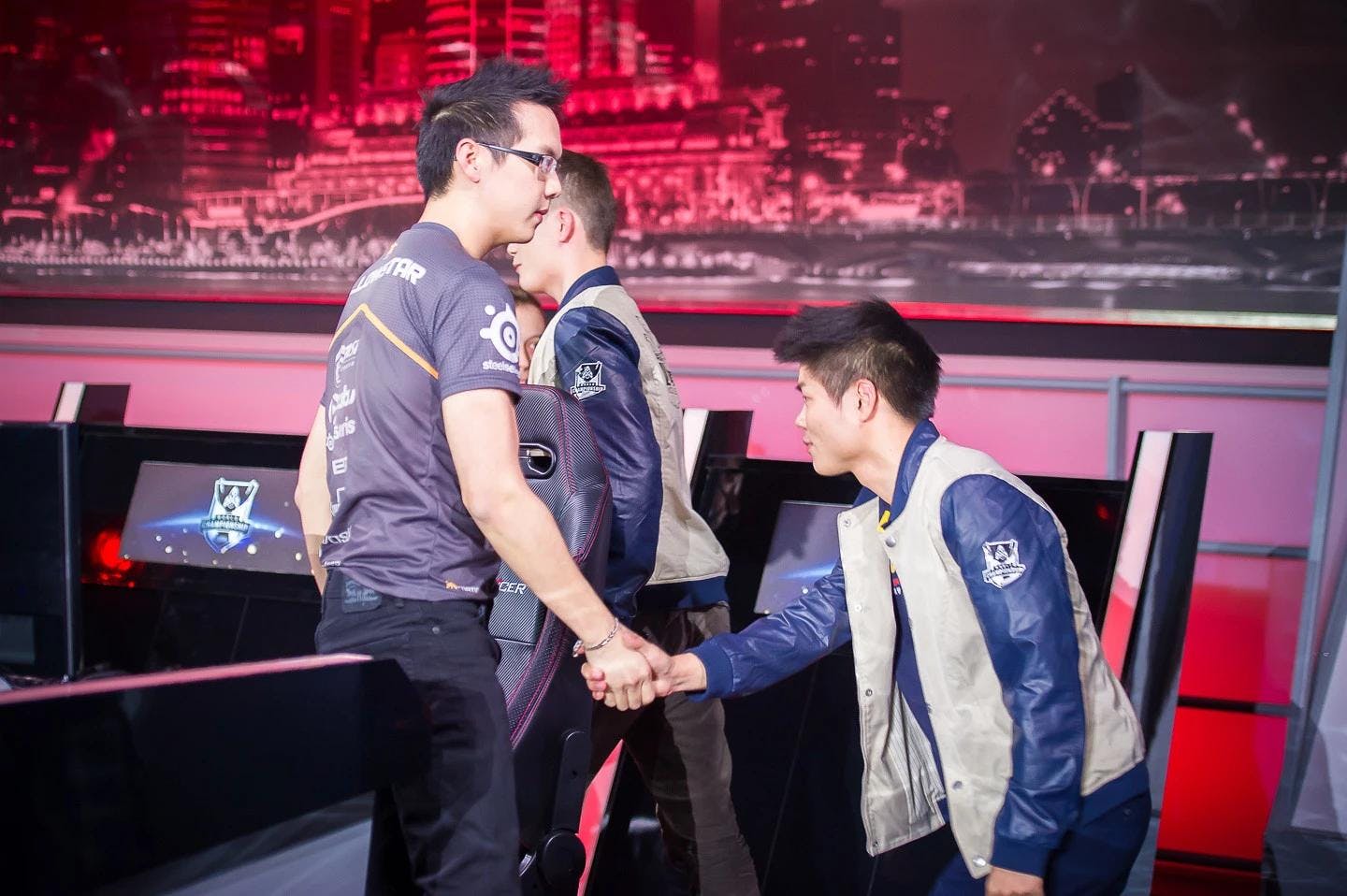 Yell0wStar shaking Gogoing hand after their loss. Credit: Riot Games.