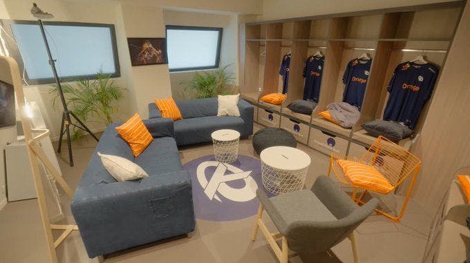 The arena's locker room as shown in Karmine Corp's video
