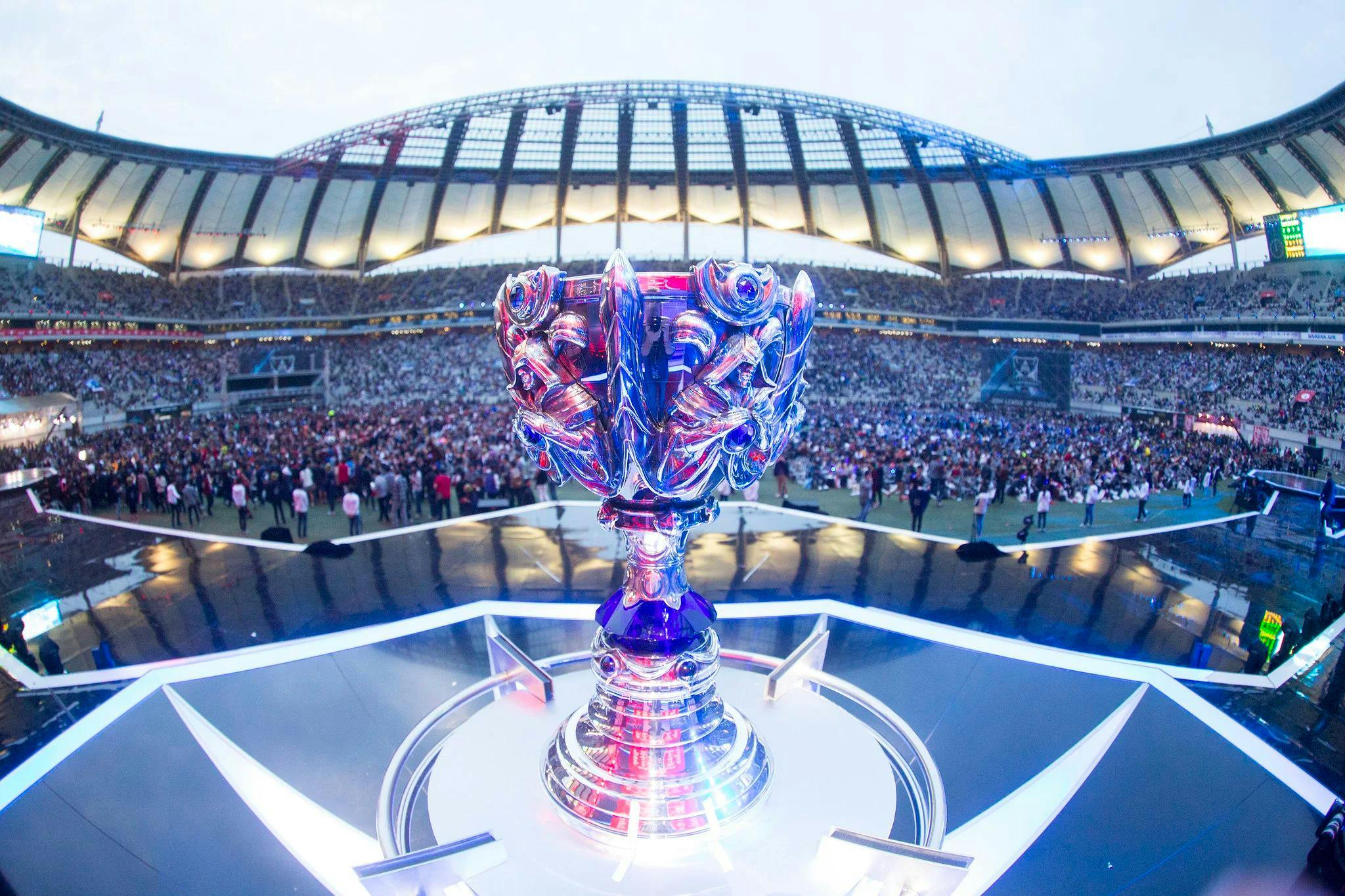 Summoner's cup on stage in front of 66.704 people during the Grand Final. Credit: Riot Games.