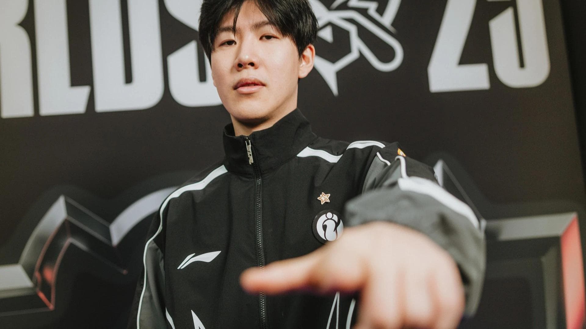 Article background image