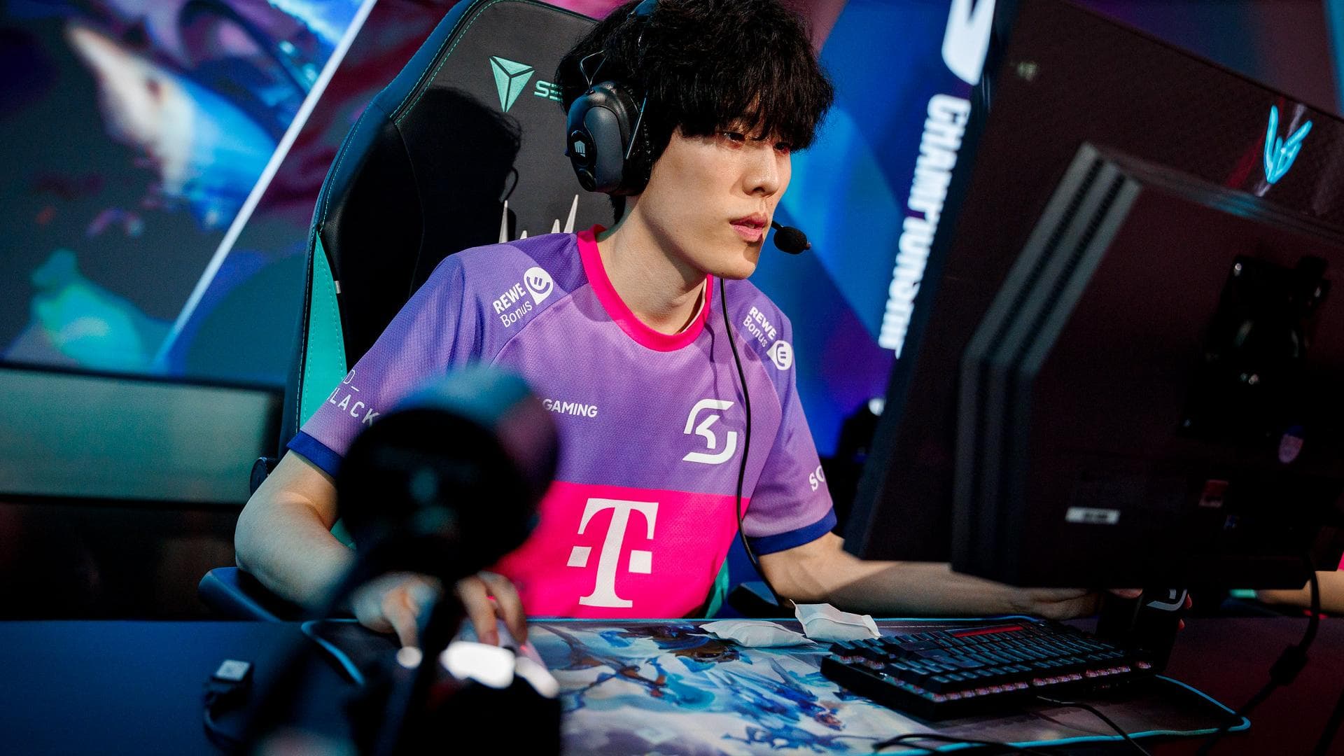 Article background image