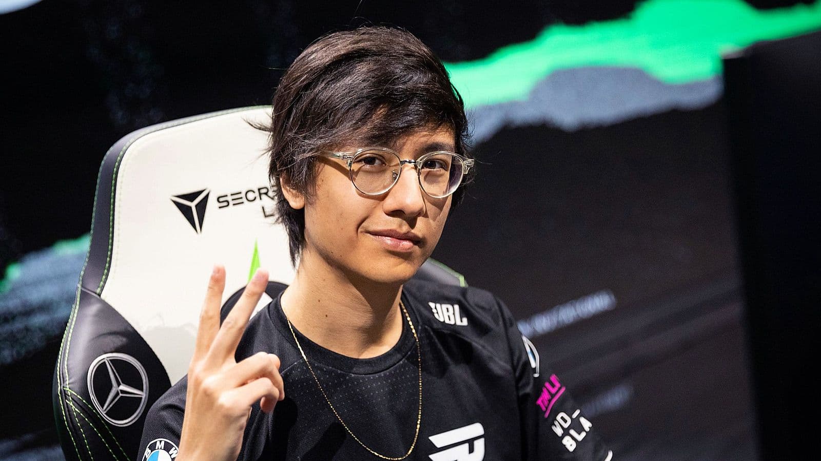 Article background image