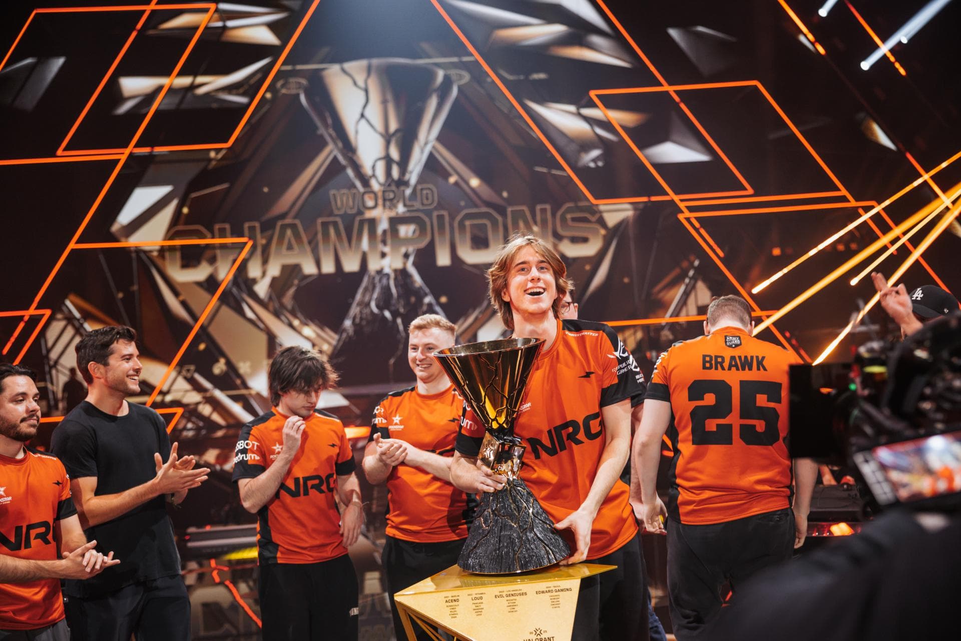 Article background image