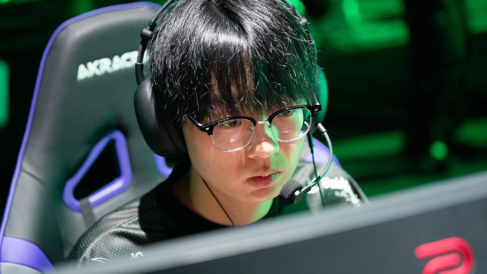 Article background image