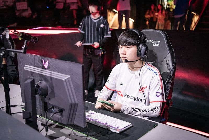 Article background image