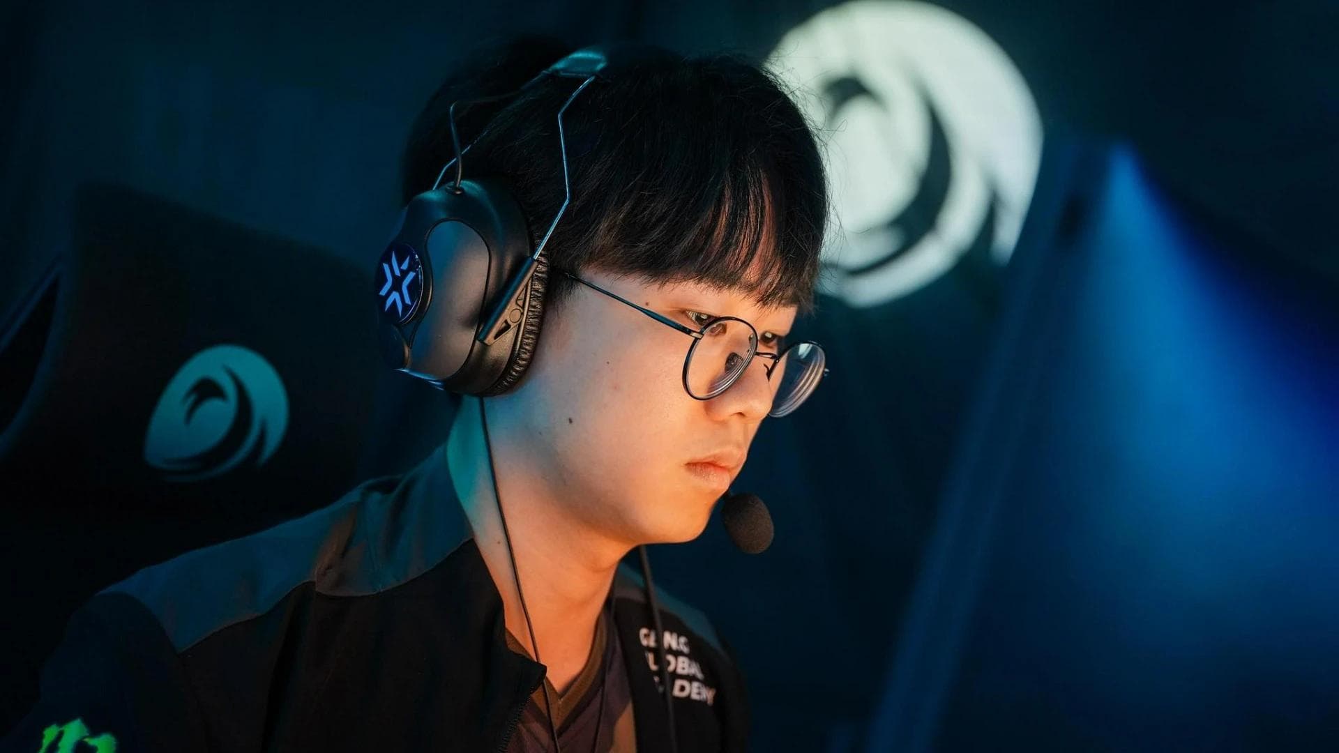 Article background image